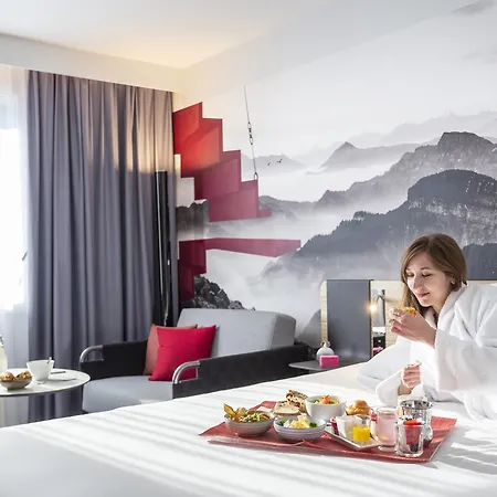 Novotel Centre Hotel 4*